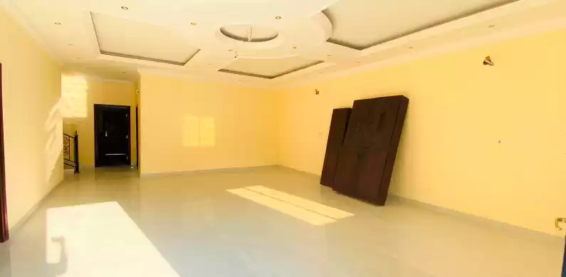 yerleşim Hazır Mülk 7+ Yatak Odası U/F Müstakil Villa  satılık içinde Al Sadd , Doha #7264 - 1  image 